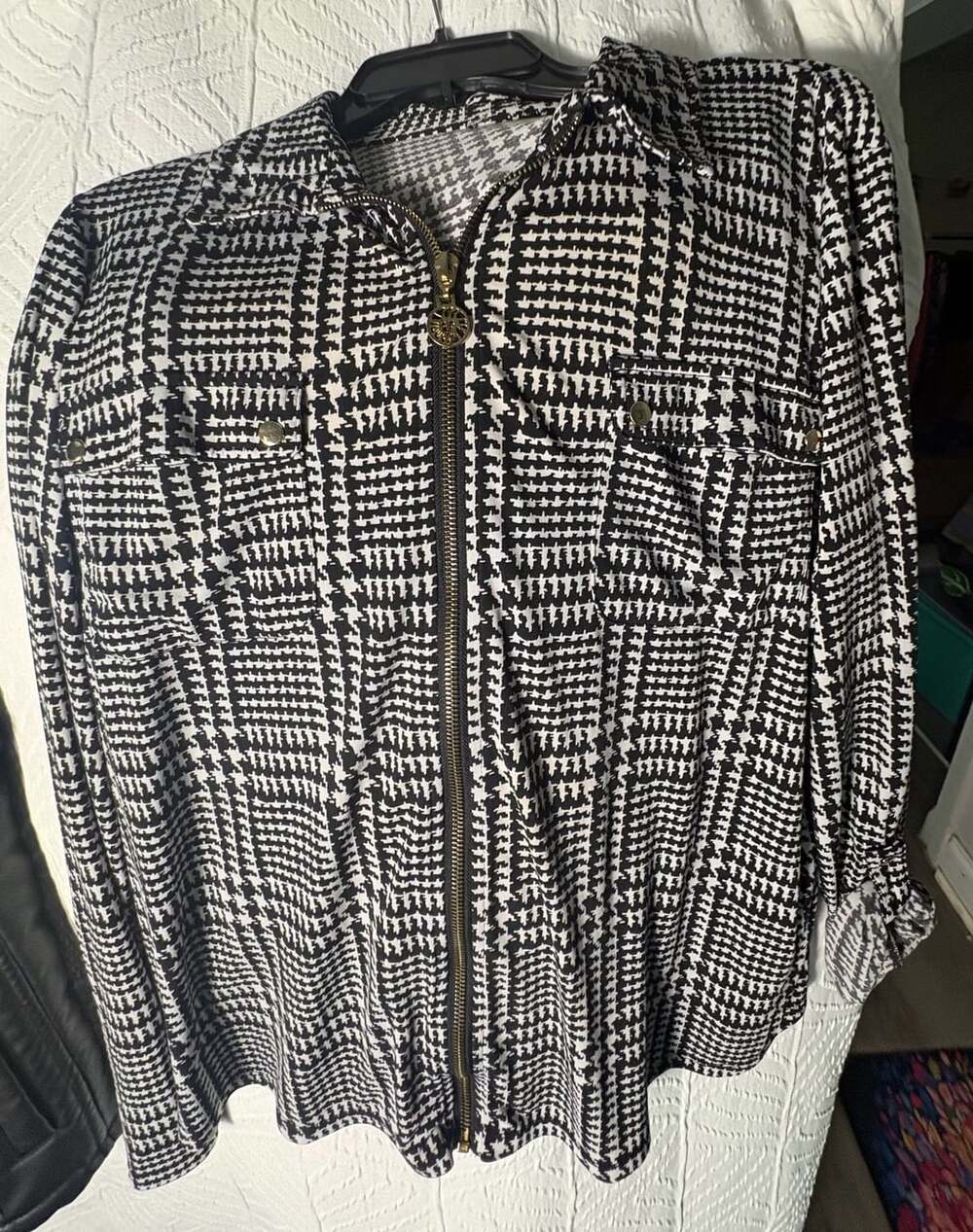 Anne Klein Black and White Houndstooth Full Zip Blouse with Pockets